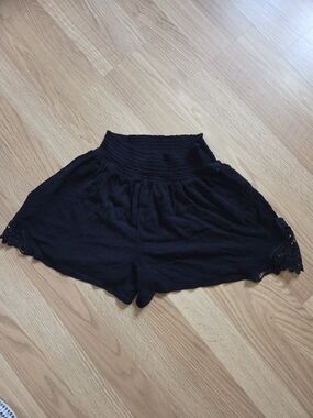 Ardene Black High-Waist Crochet Hem Shorts